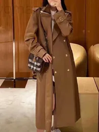 女性のトレンチコートデザイナーヨーロッパ製品2023初秋の新しいスタイルの気質スリム格子縞の襟装飾ロングコーヒー38NQ