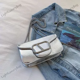 Yeni Gelen Tasarımcı Gümüş Çanta Klasik Messenger Kadınlar Crossbody Bag Omuz Flap Çanta Alışveriş Çantası Şerit Zinciri Çanta 2301011