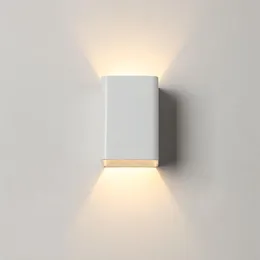 LED -sovrum sängvägglampor enkla moderna vit metall vägg sconce kreativ el korridor gång en ingång trappa ljus2244