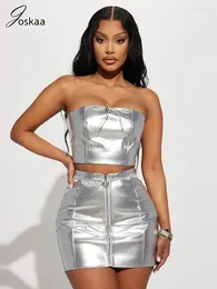 Arbetsklänningar Jokaa Shiny Silver Stretch Pu Leather 2 Piece Set Women Sexig Zip Wrap Chest Tank Tops och Hip Skirt Matching 2023 Club Outfits