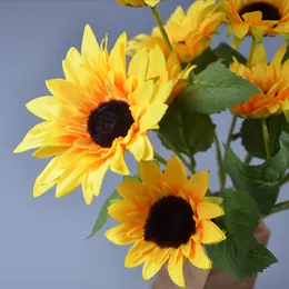 Nuove tendenze della moda Seta artificiale 3 teste Girasoli centrali Ramo singolo per la casa Matrimonio Hallowen Natale Capodanno Decorazione Fiori Bouquet