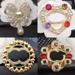 Broochs Pins Womens Brooches Gold Plated Sier Designer Brand Letters Inlay Crystal Pearl Jewelry Charm Pin Classics Marry Wedding
