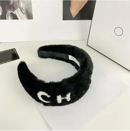 Lüks Moda Tasarımcı Kafa Bantları Marka Mektubu Baskı Hairjewelrys Aksesuarlar Kadın Geniş Bant Peluş Headwrap Siyah Beyaz Saç Bandı Yüzü Baş Bandı