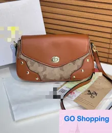 Bolsa de motocicleta com rebites por atacado, bolsa retrô europeia e americana de um ombro, crossbody, axilas