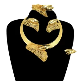 Bröllopsmycken sätter senaste kopparmaterial choker halsband enkel stil mode kvinna brasiliansk guld pläterad set fhk15383 231012