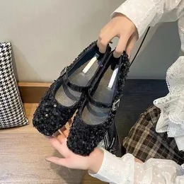 Scarpe eleganti 2023 Inizio primavera francese fatto a mano con paillettes suola piatta singolo comodo morbido testa quadrata una linea a righe Mary Jan