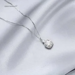 خيوط سلاسل S925 Sterling Silver Mosang Stone Diamond Necklace Netment Female Design Simple Pendant Clavicle Chain Gift for GirlfriendL2310.12