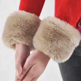 Rękawy rękawowe 1 para zimowa ciepłe kobiety cieplejsze ramię Faux Fur Miękki elastyczny uderzenie nadgarstka na mankietach ciepłe ramię Plush Akcesoria Grey White 231012