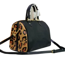 Axel kudde påse 25 handväska handväska rese tote crossbody väskor äkta läder emed brev sida leopard tryckt lapptäcke