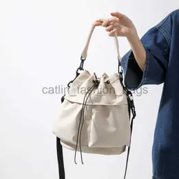 Sac à bandoulière plissé de grande capacité pour l'été, sac à bandoulière personnalisé avec cordon de serrage, sac seau léger et portablecatlin_fashion_bags