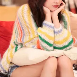 Kadın Sweaters Gökkuşağı Nakışları Makas Çizgili Kadınlar Örgü Sweater Hollow Niş Tasarım Kadın Gevşek Kazak Tutulmalar Örgü Tops 231012