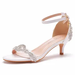 Scarpe eleganti Cristallo Regina Strass Scarpe da sposa Lady Estate Décolleté sexy Donna 5 cm Sandali con tacco alto Feticismo femminile con cinturino a spillo 231012