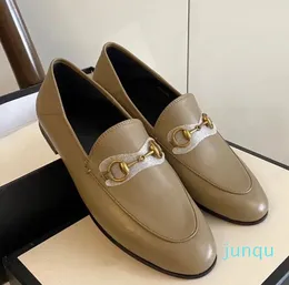 Damskie sukienki Buty 100% skórzana designerka luksusowy styl butów na jesienną wiosenną sprężystą podeszwę z niskim obcasem i płytką krawędzią metalową