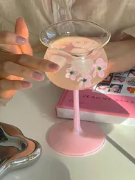Vinglas med kreativ färgglad tumblerglas kopp tredimensionell blommig utsmyckning stamglass tute blomma cocktail champagne