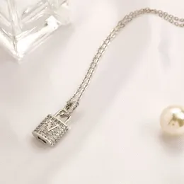 Tasarımcı Kolye Küpe Tasarımcı Kadınlar için Diamond Orecchini Kilit Mektubu Kaplamalı Gümüş Altın Lüks Takı Kadın Zarif Ergen Kolye Eşleşmeli ZB083