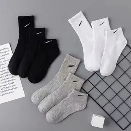 Damen Baumwolle All-Match Einfarbige Socken Hausschuhe Klassischer Haken Knöchel Atmungsaktiv Schwarz Weiß Grau Fußball Basketball Sportstrumpf Luxus-Sportsocken