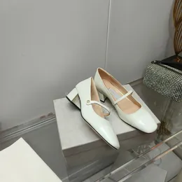 2023 Neue Mary Jane-Schuhe, gespleißtes Lackleder, klobiger Absatz, quadratische High Heels, Perlenriemen verzierte Damen-Designerschuhe, Fabrikschuhe und Boxen