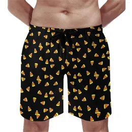 Pantaloncini da uomo Candy Corn Print Board Carino Halloween Classico Pantaloni corti Uomo Grafica Sport Surf Comodo costume da spiaggia Regalo