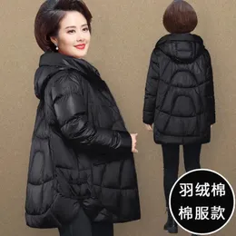 Piumino da donna Parka lucido piumino da mamma di mezza età in cotone versione coreana giacca di media lunghezza plussize ampia e anziana 231013