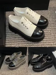 Moda couro sola grossa pequenos sapatos de couro para as mulheres 2023 outono novo all-match único sapatos vento britânico amor sapatos femininos