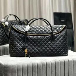 Pochette Lage Handväska Koppling äkta läder fin kvalitet quiltad stor dragkedja tygväskor kvinnor reser mens svart kors kropp duffle shopping axelväska