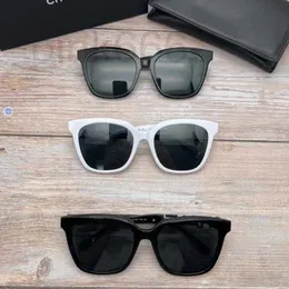 Солнцезащитные очки Дизайнерские солнцезащитные очки CH5428 с ромбовидными буквами в двух цветах, модные и элегантные, устойчивые к ультрафиолетовому излучению солнцезащитные очки для женщин 4RDU