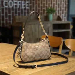 Light Luxury Women's Bag Single Shoulder Underarm 2023 Ny högkapacitet Pendlare Gift Oblique Cross Leather Smallcode 2879