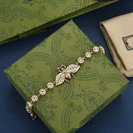 Modestil armband kvinnor armband armbandsband manschettkedjedesigner smycken kristall 18k guld pläterad rostfritt stål bröllopälskare 2800