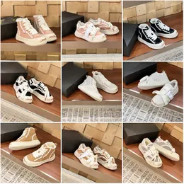 Luxury Shearling designer fur shoes Top quality Winter Snow shoes boots Lace up fluffy furry tennis shoes sneakers Platform wool casual Height increasing shoes35-40