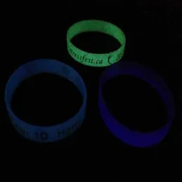 Bracciale personalizzato che si illumina al buio, regali promozionali per bracciale in silicone fluorescente riempito di colore con impresso217M