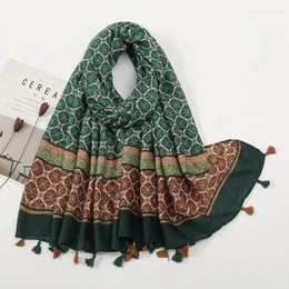 Sciarpe Ultimo autunno inverno Hijab poliestere Sciarpa con stampa a colori a contrasto Scialle di lusso da donna elegante e versatile con frange