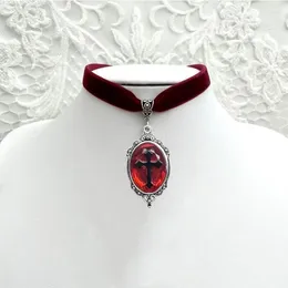 Kolye Kolyeler Gotik Vampir Çapraz Cameo Cazibe Kadınlar Adam Alt-Pagan Cadı Takı Aksesuarları Siyah Kırmızı Kan Vintage Kadife Kolye