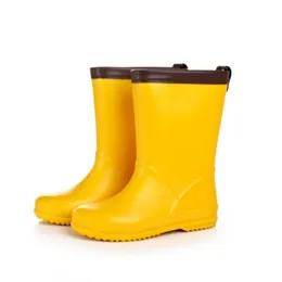 ブーツ冬の子供レインブーツボーイズガールズゴムブーツピンク色の黄色の子供素敵なレインブーツ水靴子供のための231013
