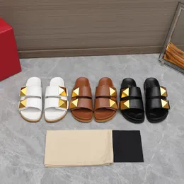 High quality New Anti slip Flat Bottom Slippers Women Genuine Leather Rivet Decorative Slippers Platform wedge flip-flop with buckle detail Slippers
