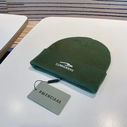 Broderi bokstav beanie stickade solida kvinnor mössor vinter designer varma mäns hattar skalle mössor