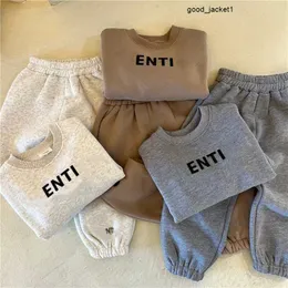 Essent Children hoodie barn kläddesigner essentials sets ess joggers tracksuit baby hoodie pant kläd ytterkläder banor småbarn tröja 1y0z