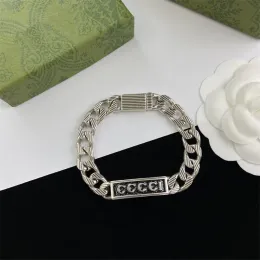 Luxuriöses Designer-Herrenarmband für Damen, Silberketten, Armbänder, elegante 925er Silberarmbänder, Armreifen, Edelstahlschmuck, Charm 2310163D