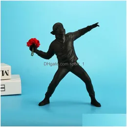 Kunst und Kunsthandwerk Harzstatuen Skulpturen Banksy Blumenwerfer Statue Bomber Heimdekoration Zubehör Moderne Ornamente Figur Col Dhgni