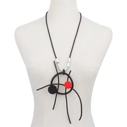 Röd träpärla hänge halsband uttalande metall ihålig rörkedja gummi kvinnlig ljusvikt original smycken kedjor332s