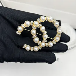 Women Men Luxury Brooches pearl Diamond Pins Fashion Letter Wedding Party Brooch Dress Suit Pin