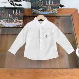 Lyxdesigner Baby Shirt Autumn Clothing Fashion Bröstficka Dekoration Kids LAPEL TOP STORLEK 110-160 CM BARN BLOUSES AUG30