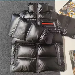 Giacca da uomo Donna Designer di alta qualità Nero lucido Giubbotti Piumini Parka Triangolo con cappuccio Etichetta rossa Lettera Abbigliamento Cappotti da uomo Capispalla M-4XL