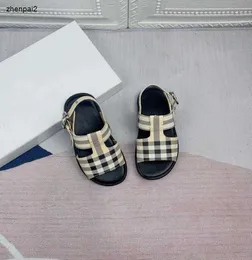 sandalo per bambini di design di lusso Scarpe in pelle per bambini con motivo scozzese multicolore Taglie 26-35 Pantofole estive per ragazza Inclusa scatola di scarpe di marca