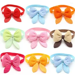 Vêtements pour chiens 50/100 pcs Accessoires pour animaux de compagnie pour petits chiens moyens d'hiver Bowties Produit pour animaux de compagnie Toilettage Bows Tie