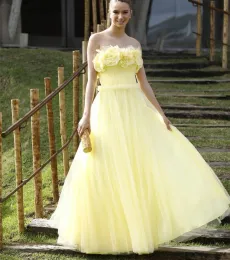 Elegante lange gelbe trägerlose Abendkleider aus Tüll, ärmellos mit handgefertigten Blumen, A-Linie, bodenlang, Vestidos De Fiesta für Damen