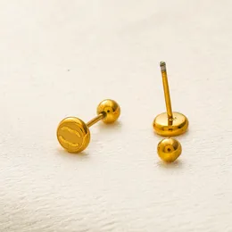 Mode kvinnliga designer örhängen örat märke 18k guld pläterad rostfritt stål designers geometri bokstäver 5 mm mini örhänge bröllopsfest juveler klassisk stil