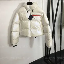 Winter Down Coats Designer Jacket Women Jacket Långärmad huva Rödbrev Tejp Dekorerad dragkedja Pocket Bright Short Style Lady Puffer Jackets Womens Top