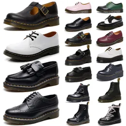 2023 Nuovi stivali firmati Modello Doc Stivaletti classici da donna tripli neri Sneakers da uomo Stivale con piattaforma di design Fondo in pelle Oxford
