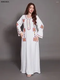 Abbigliamento etnico Siskakia Abito arabo per le donne 2023 Marocchino Dubai Africano Abaya Solido Ricamo Manica intera Allentato Ramadan Musulmano Femme