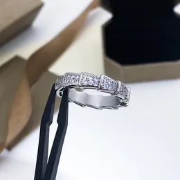 2023 BLGS Klassische, nie verblassende Designer-Eheringe für Damen aus Gold und Silber, 4 mm Ring, Serpentinentyp, 18 Karat vergoldet, mit Vollbohrring, Modeschmuck im Großhandel